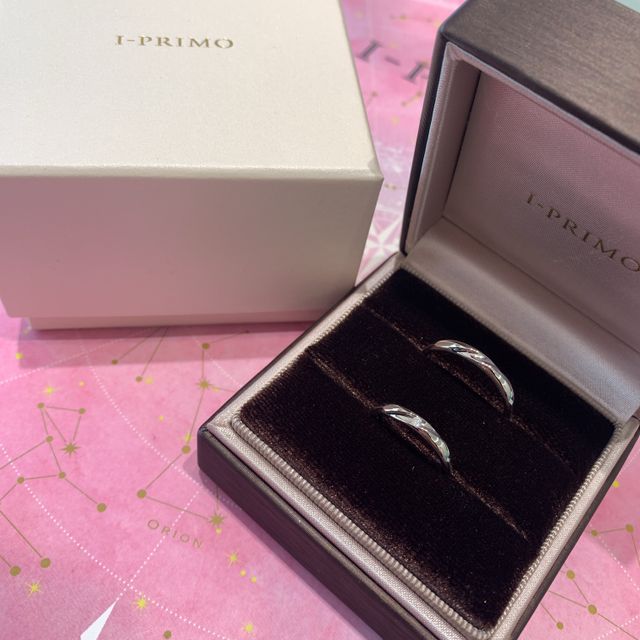 【アイプリモ(I-PRIMO)の口コミ】 デザインはシンプルながら、自分たちの指に似合う指輪を選ぶことができま…