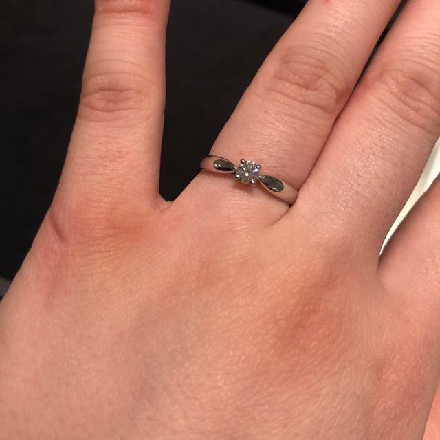 【ティファニー(Tiffany & Co.)の口コミ】 ダイヤのところで絞られており、リボンのように見え、とてもかわいいデザ…