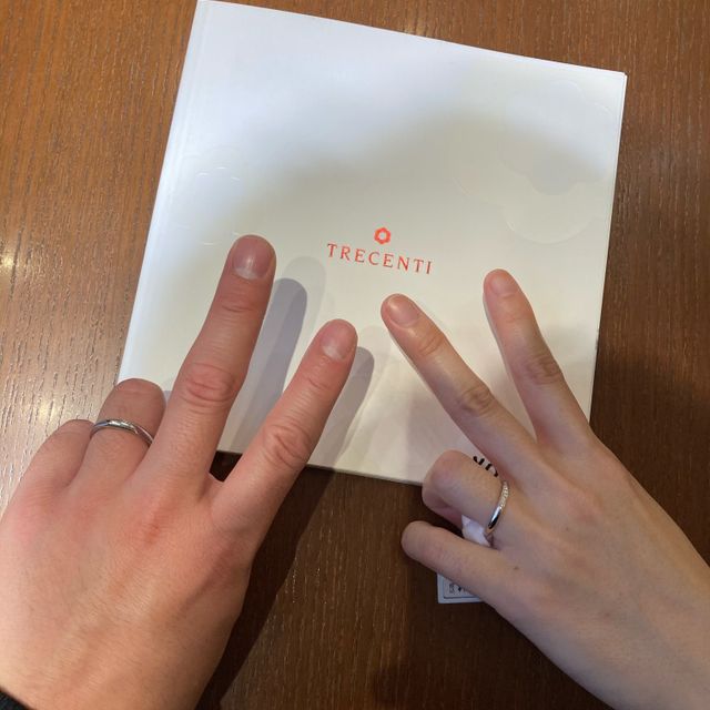 【TRECENTI(トレセンテ)の口コミ】 デザインで決めました。男性の指輪はストレートタイプですが、膨らみがあ…