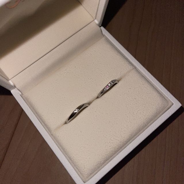 【I's stone(アイズストーン)の口コミ】 ピンクダイヤに一目惚れしました。
旦那と念願の結婚指輪を購入しに、栄付…