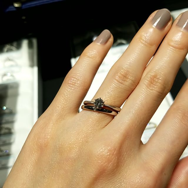 【銀座ダイヤモンドシライシの口コミ】 デザインはシンプルなものから凝ったものまで、幅広く種類がありました。
…