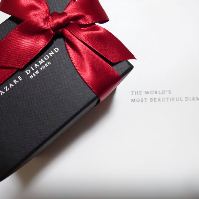 【ラザール ダイヤモンド(LAZARE DIAMOND)の口コミ】 シンプルだけど地味ではないようなデザインを探していました。また、婚約…