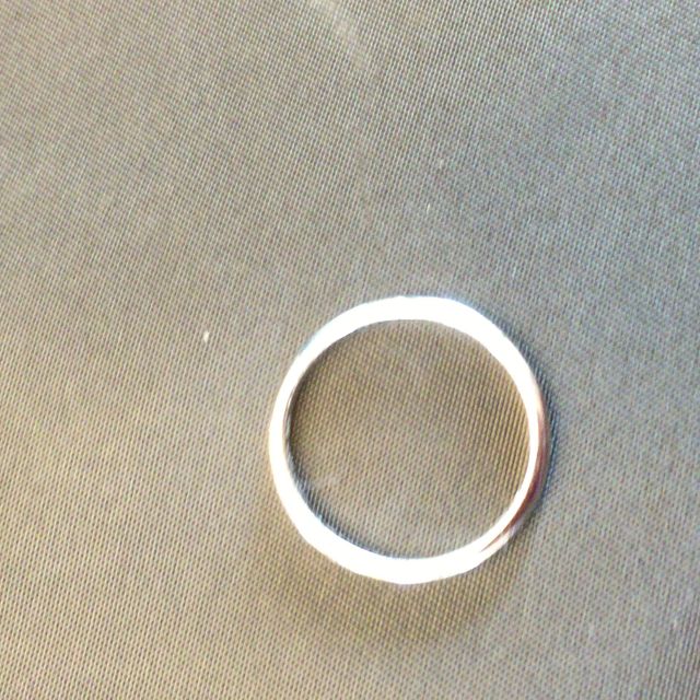 【ショーメ(CHAUMET)の口コミ】 結婚指輪を探すにあたり、妻はダイヤ付きでキラキラしたデザインの指輪を…