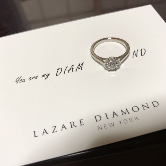 【ラザール ダイヤモンド(LAZARE DIAMOND)の口コミ】 この指輪のデザインに一目惚れしました。どこにでもあるようなデザインは…