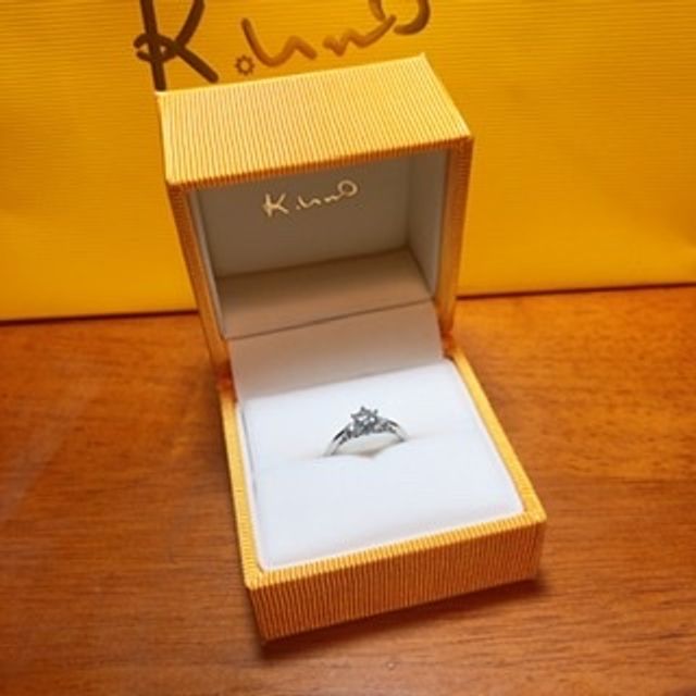 【ケイウノ ブライダル(K.UNO BRIDAL)の口コミ】 持ち込みのダイヤで婚約指輪にリフォームしてもらえることと、デザインを…