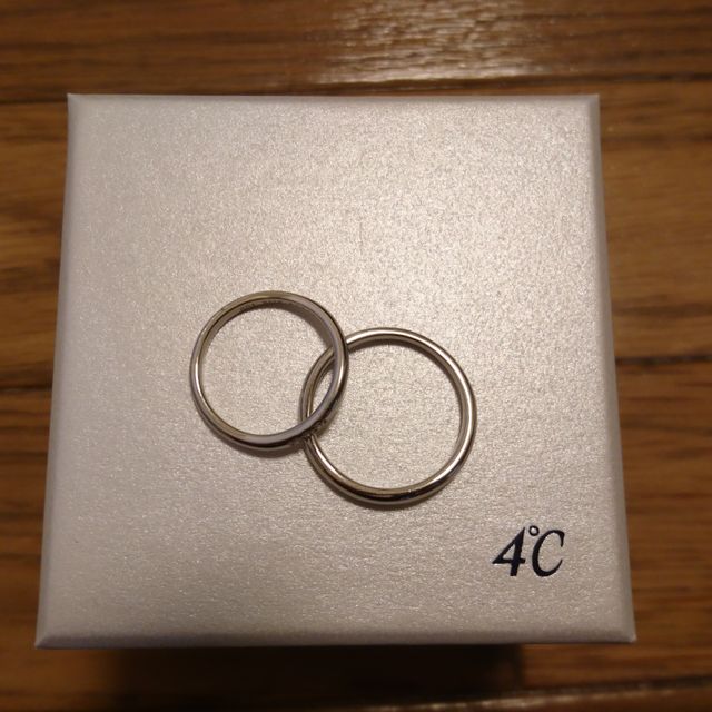 【4℃ BRIDAL(ヨンドシーブライダル)の口コミ】 指輪を着けた際の違和感がなく、普段から着けるのに適していると感じまし…