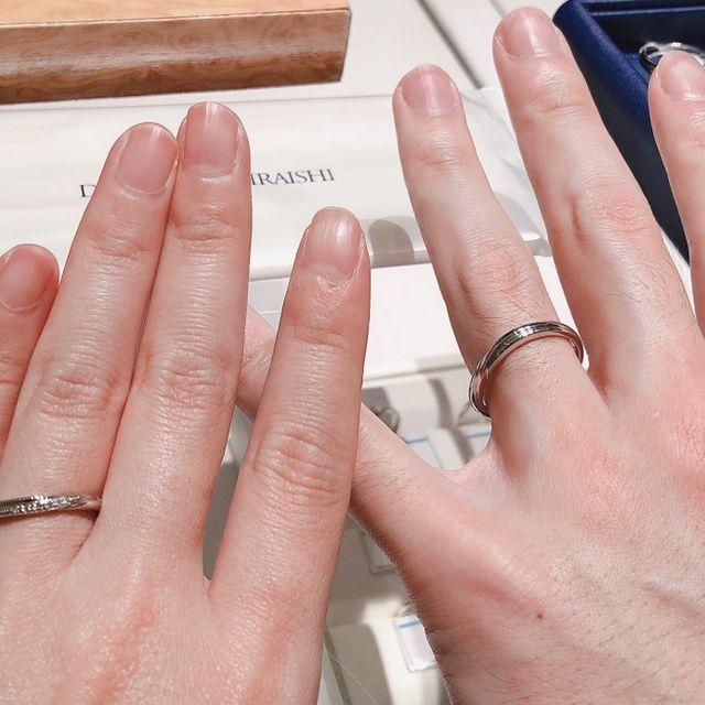 【銀座ダイヤモンドシライシの口コミ】 指可が綺麗に細く見えるVよりもすこし緩めのu字のものを選びました。お値…