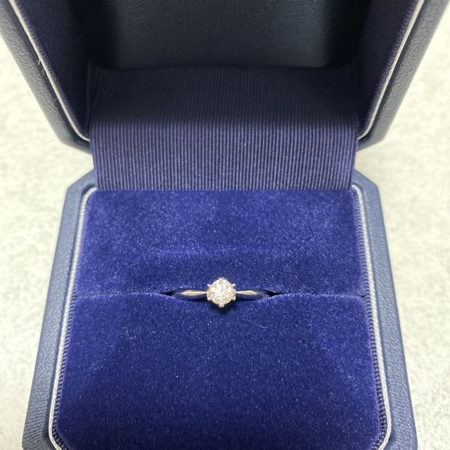 【銀座ダイヤモンドシライシの口コミ】 デザインが決め手です。いくつか店舗をまわりましたが、種類が多くて選択…