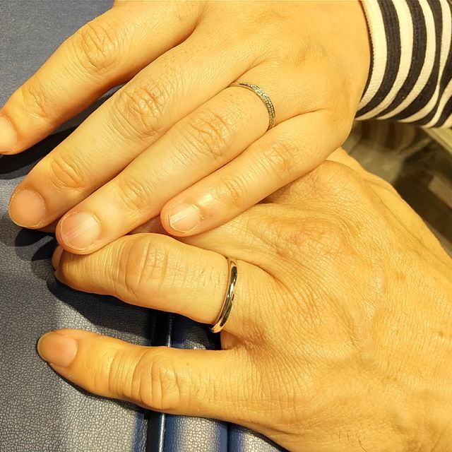 【銀座ダイヤモンドシライシの口コミ】 お互いにいい年齢なので、年齢に応じたものを選ぶのに結構苦労しました。
…