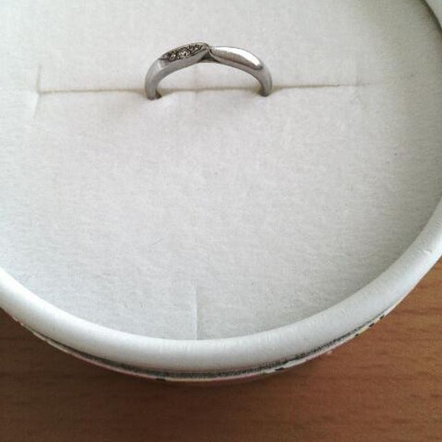 【銀座ダイヤモンドシライシの口コミ】 結婚指輪にしては、デザイン性があって他の指輪とセットにもしやすいので…