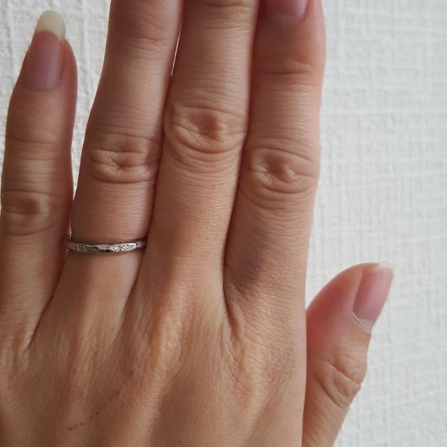 【LUCIE(ルシエ)の口コミ】 毎日つけるものなのでシンプルで細みの指輪を希望していました。普通の指…