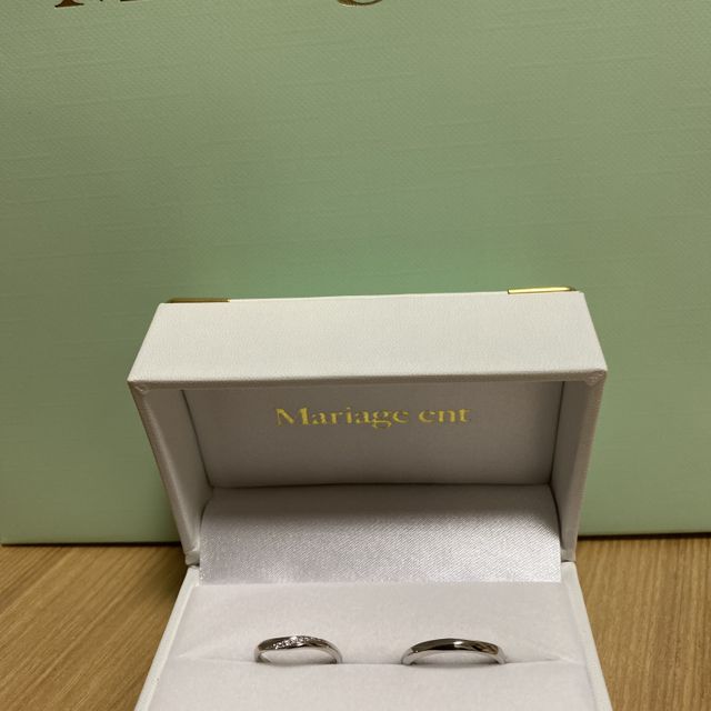 【Mariage ent(マリアージュエント)の口コミ】 ヴァニラ広島店さんで購入しました。

指輪探しを始めて、3店舗目でした。…