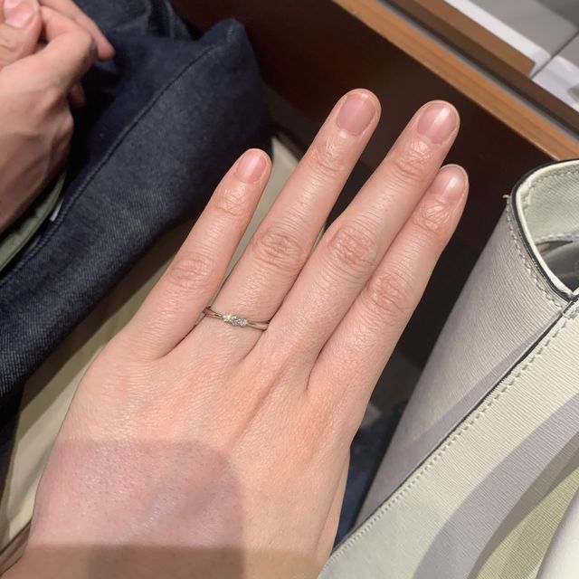 【銀座ダイヤモンドシライシの口コミ】 婚約指輪は購入しなかったので、シンプルさだけではなくて、少し可愛いデ…