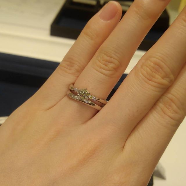 【4℃ BRIDAL(ヨンドシーブライダル)の口コミ】 せっかくの婚約指輪を活躍の機会なく眠らせるのが嫌でセットリングで検討…