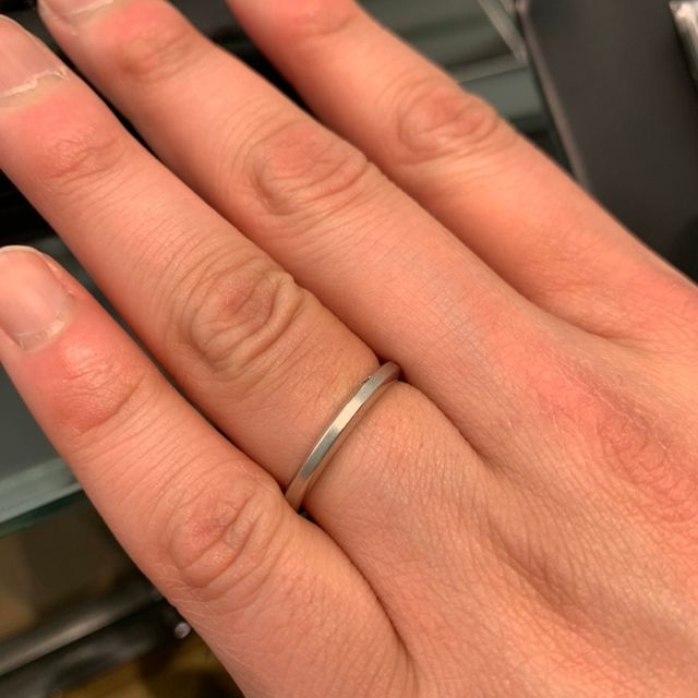 【エクセルコダイヤモンド(EXELCO DIAMOND)の口コミ】 今回試着させて頂いたのは、男味溢れる少し太めの指輪を選択しました。当…