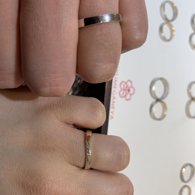 【杢目金屋(もくめがねや)の口コミ】 指輪のデザイン性が他にはないものだなと思いました。木目調がとても可愛…