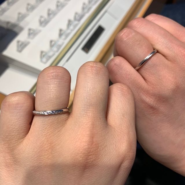 【銀座ダイヤモンドシライシの口コミ】 デザインに関しては、シンプルかつ少しアクセントが効いた物の中で色々探…