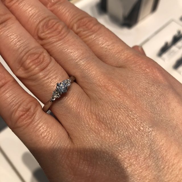 【銀座ダイヤモンドシライシの口コミ】 色々な指輪を見ましたが、店舗の場所や値段、接客、デザインがよかったで…