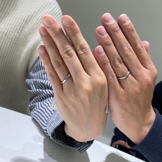 【4℃ BRIDAL(ヨンドシーブライダル)の口コミ】 ウェーブタイプで付け心地がとても良かったです。
私は指の節が太めなので…