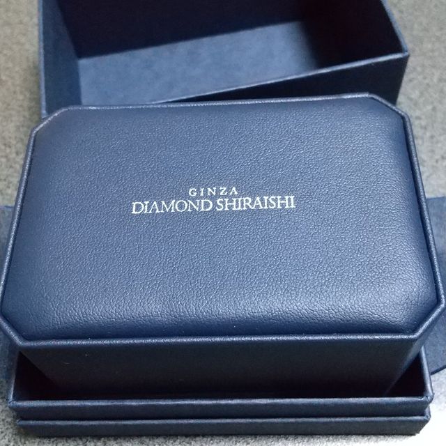 【銀座ダイヤモンドシライシの口コミ】 職業柄あまり派手な指輪は付けられないので、派手過ぎず、かつシンプル過…