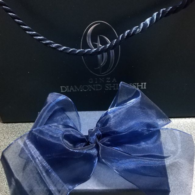 【銀座ダイヤモンドシライシの口コミ】 職業柄あまり派手な指輪は付けられないので、派手過ぎず、かつシンプル過…