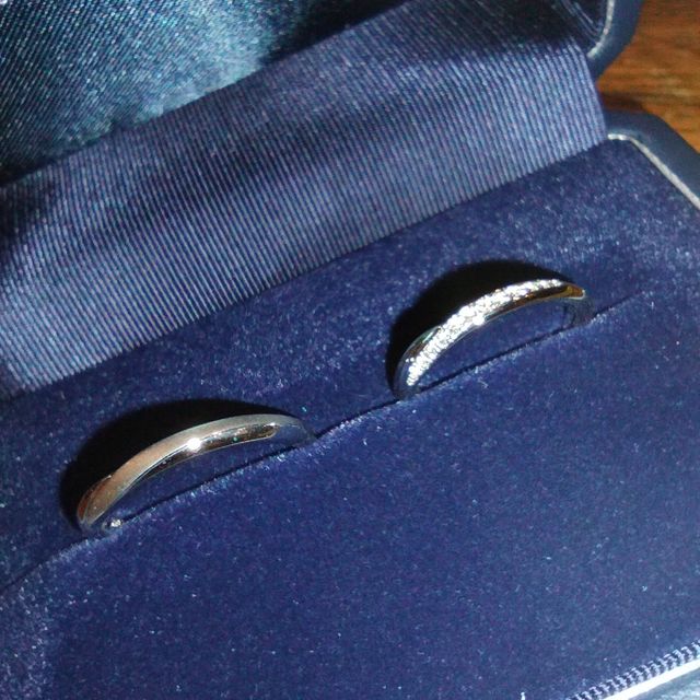 【銀座ダイヤモンドシライシの口コミ】 結婚指輪は常につけているものになるので，シンプルで飽きのこないデザイ…
