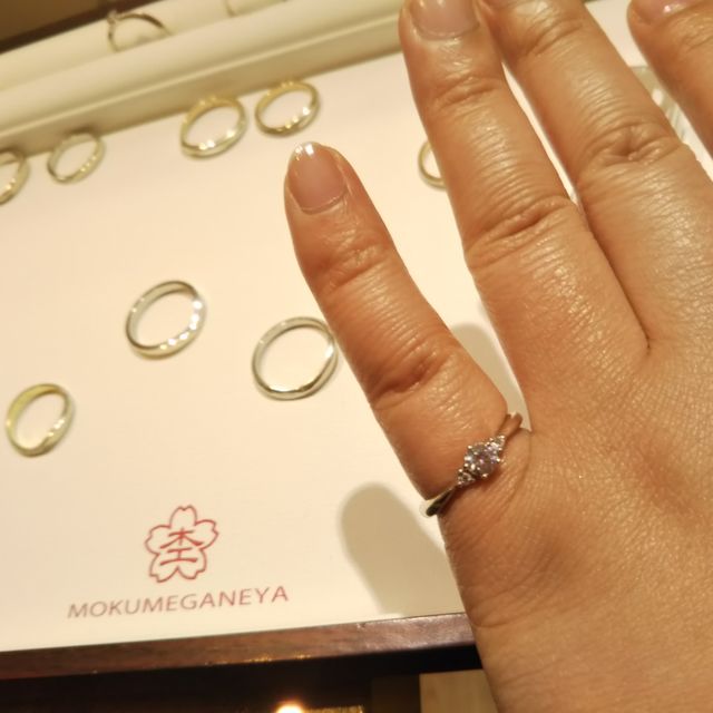 【杢目金屋(もくめがねや)の口コミ】 価格は少し高めですが、２人だけの唯一の指輪が出来ます。
桜のモチーフが…