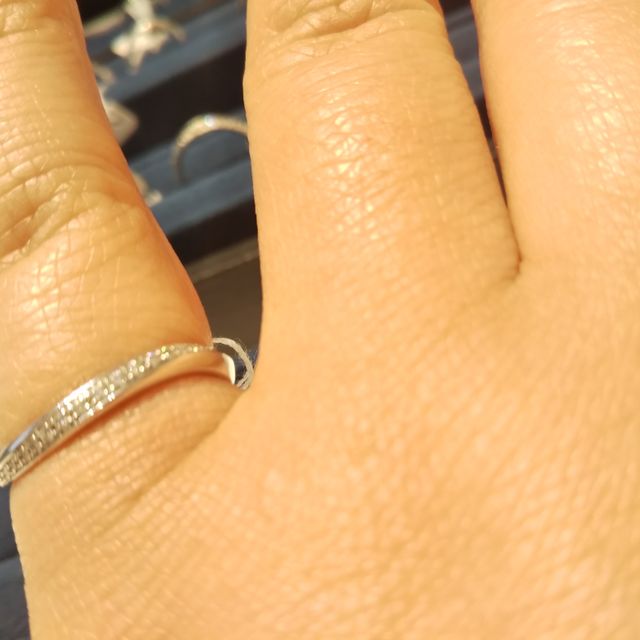 【4℃ BRIDAL(ヨンドシーブライダル)の口コミ】 有名なお店のため訪れました。
たくさんのデザインの中から選ぶことができ…