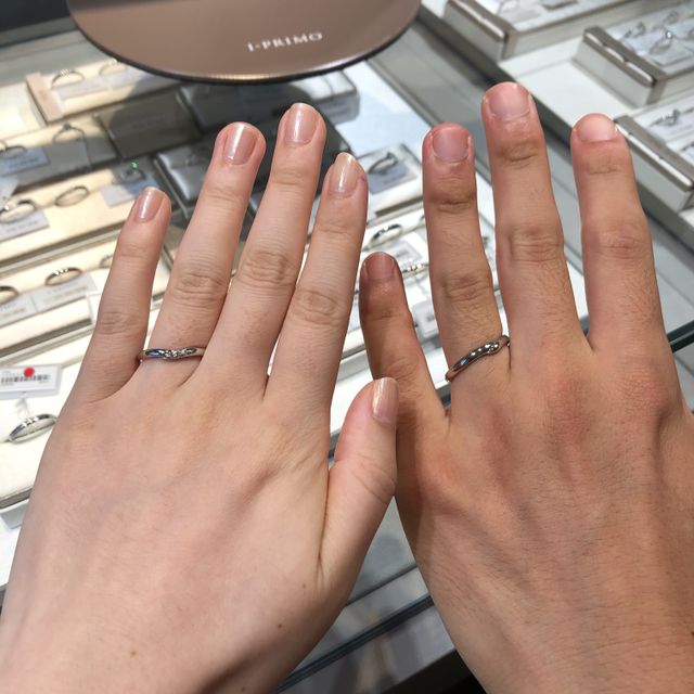 【アイプリモ(I-PRIMO)の口コミ】 デザインが気に入った。男性側の指輪が太かったためか、ストレートタイプ…