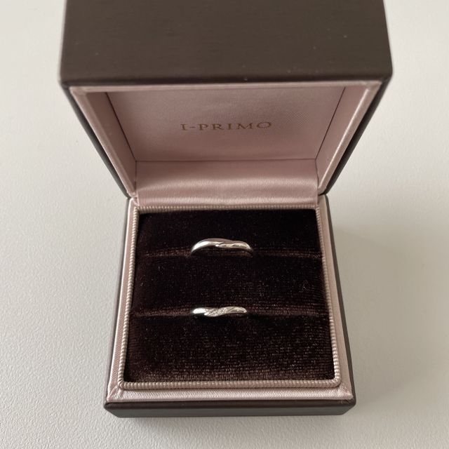 【アイプリモ(I-PRIMO)の口コミ】 デザインが気に入った。男性側の指輪が太かったためか、ストレートタイプ…