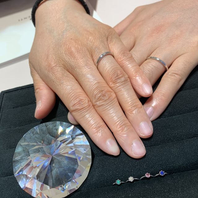 【TRECENTI(トレセンテ)の口コミ】 デザインがシンプルながらもダイヤが輝いていて印象的でした。彼も普段指…