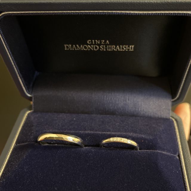 【銀座ダイヤモンドシライシの口コミ】 あまり具体的に指輪の形や太さ等を決めてはいなかったが、
自分に合うおす…