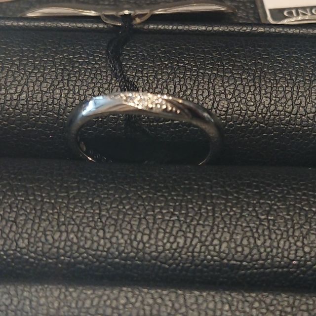 【エクセルコダイヤモンド(EXELCO DIAMOND)の口コミ】 婚約指輪はダイヤモンドの輝きが引き立つもの、結婚指輪は指輪馴染みが良…