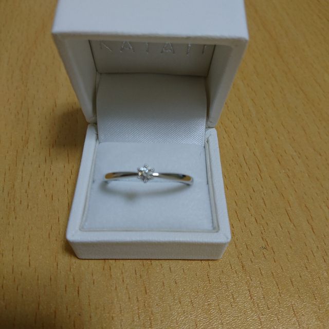 【KATATi(カタチ)の口コミ】 シンプルなデザインが一番のよさです。細目のリングが気に入っています。…