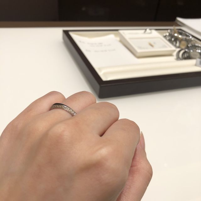 【俄(にわか)の口コミ】 初めは細身やV字のリングを中心に見ていたのですが、ホームページで「凛」…