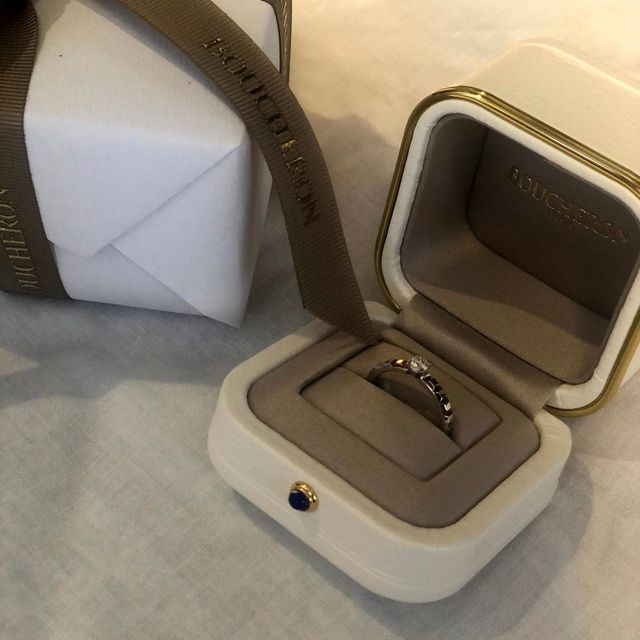 【ブシュロン(BOUCHERON)の口コミ】 彼がサプライズで選んでくれました。私は、よくあるデザインの婚約指輪は…