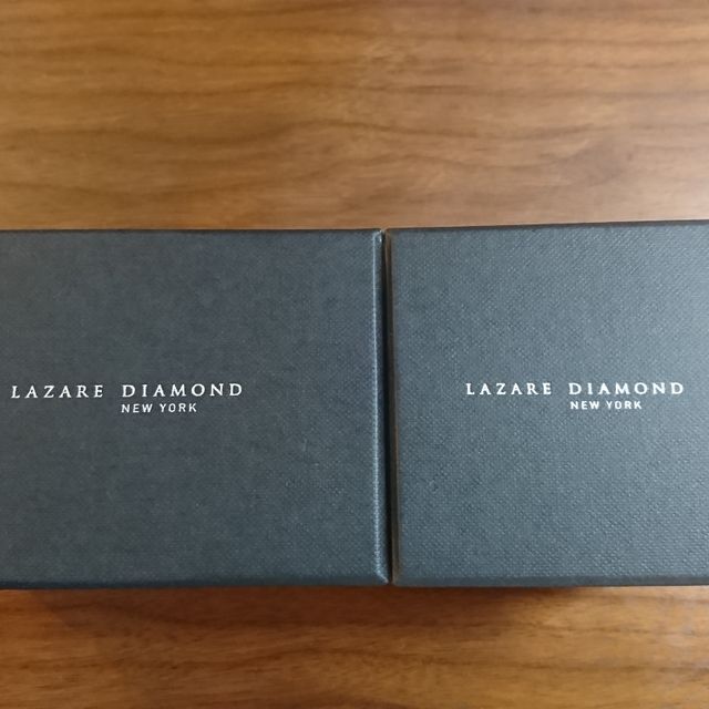 【ラザール ダイヤモンド(LAZARE DIAMOND)の口コミ】 デザインと着け心地の良さで決めました。
特にダイヤモンドの輝きには大変…