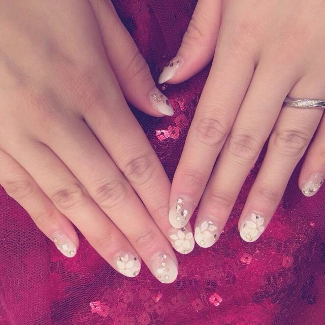 【4℃ BRIDAL(ヨンドシーブライダル)の口コミ】 ダイヤの光り方が他の指輪よりも綺麗に見えました。
細い指輪よりも少し太…