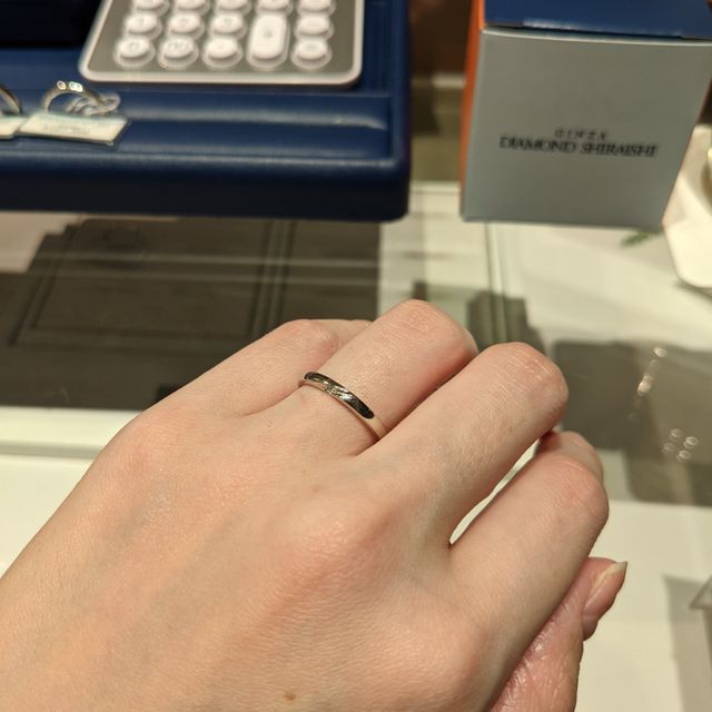 【銀座ダイヤモンドシライシの口コミ】 シンプルなデザインでしたが、他ではあまりないデザインで他の人と被らず…