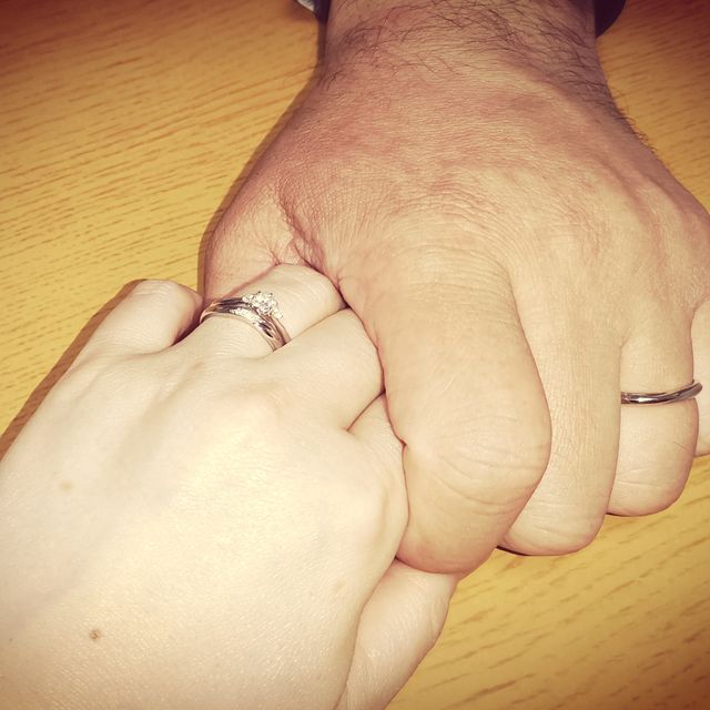 【銀座ダイヤモンドシライシの口コミ】 ストレートと迷いましたが、ウェーブのタイプにしました。指が太くて短い…