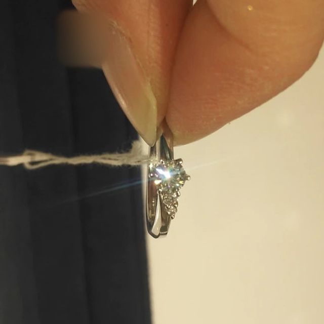 【4℃ BRIDAL(ヨンドシーブライダル)の口コミ】 最初は一粒ダイヤのエンゲージリングを探していましたが、色々なリングを…