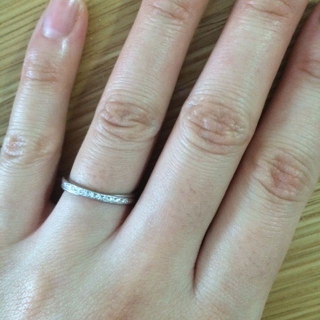 【LiAnge(リアンジェ)の口コミ】 シンプルでシルバーの結婚指輪を探していて、元々あまりきれいめなリング…