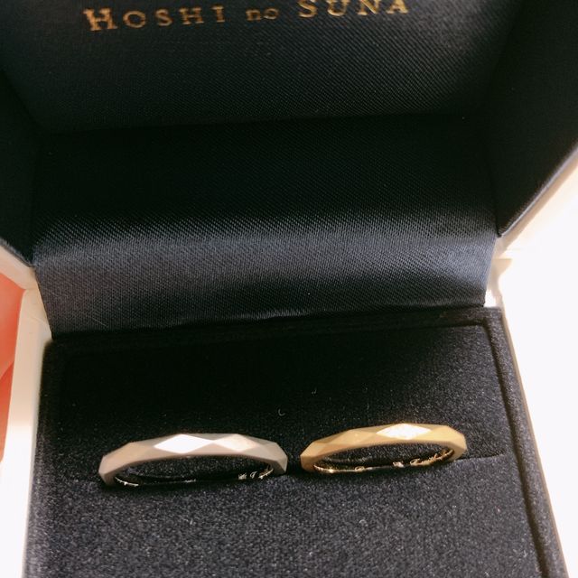 【HOSHI no SUNA 星の砂(ほしのすな)の口コミ】 プロポーズされて指輪の画像を見てて一目惚れした指輪。
結婚指輪は星の砂…