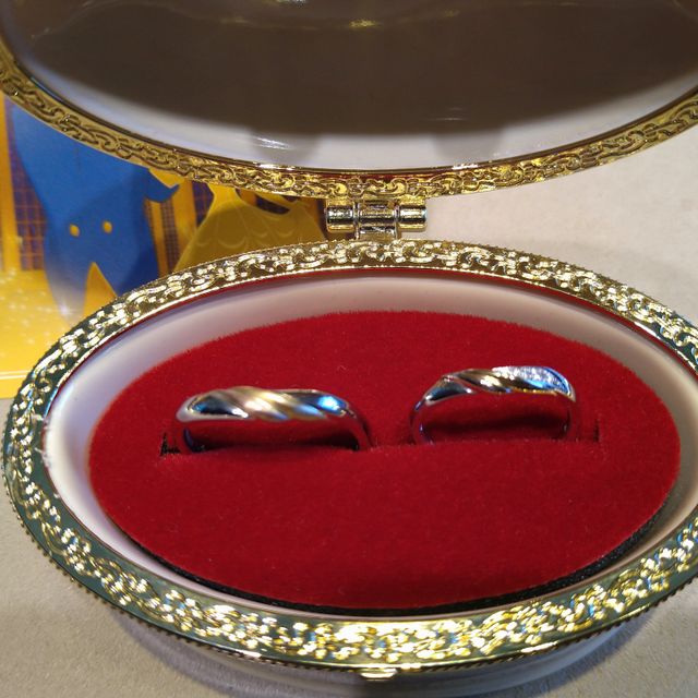 【Beauty and the Beast(ディズニー美女と野獣)の口コミ】 美女と野獣デザインの細みの指輪でシンプルながらも細かなダイヤがついて…