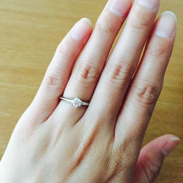 【ティファニー(Tiffany & Co.)の口コミ】 長く使えるようにシンプルなデザインと決めていたので形は即決でした。ダ…