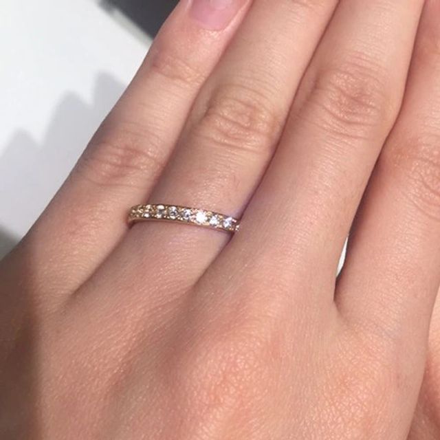 【銀座ダイヤモンドシライシの口コミ】 飽きのこないシンプルなデザインのマリッジリングであり、ストレートタイ…