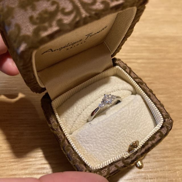 【アンジェリックフォセッテ(Angelique Fossette)の口コミ】 デザインはメレを探していました。ネットのホームページで見つけた際に一…