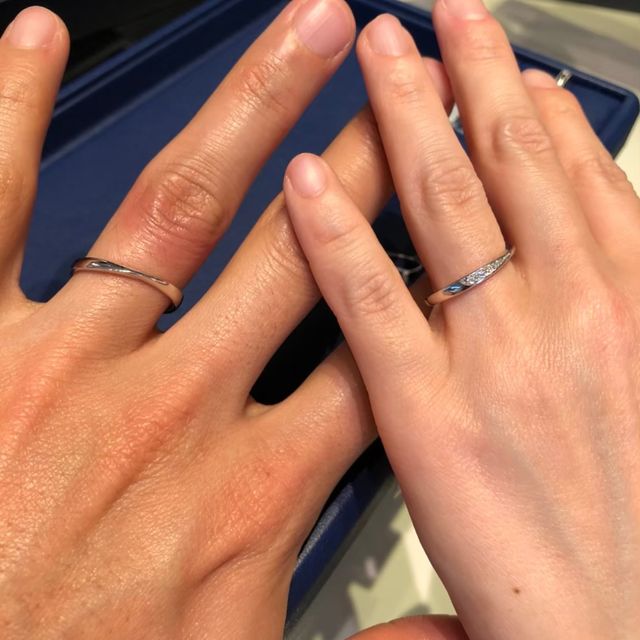 【銀座ダイヤモンドシライシの口コミ】 シンプルなデザインを探していて、いくつか試着した中で最もしっくりきま…