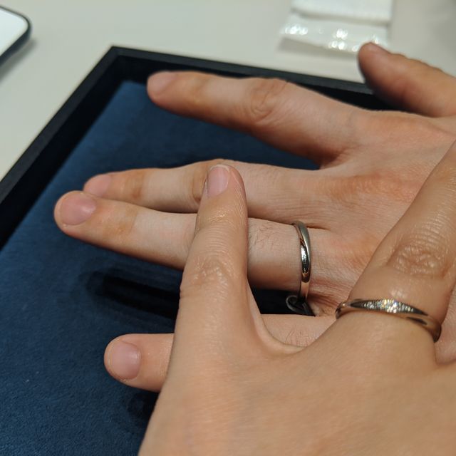 【銀座ダイヤモンドシライシの口コミ】 婚約指輪のブランドだったので、結婚指輪を検討する際にダイヤモンドシラ…
