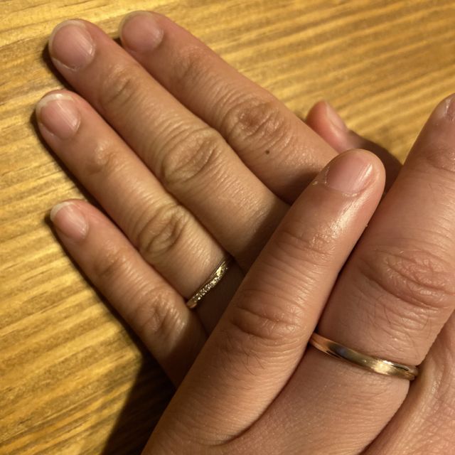 【AMOUR AMULET(アムール・アミュレット)の口コミ】 デザインが気に入りました。2色でシルバーとピンクゴールドの組み合わせが…